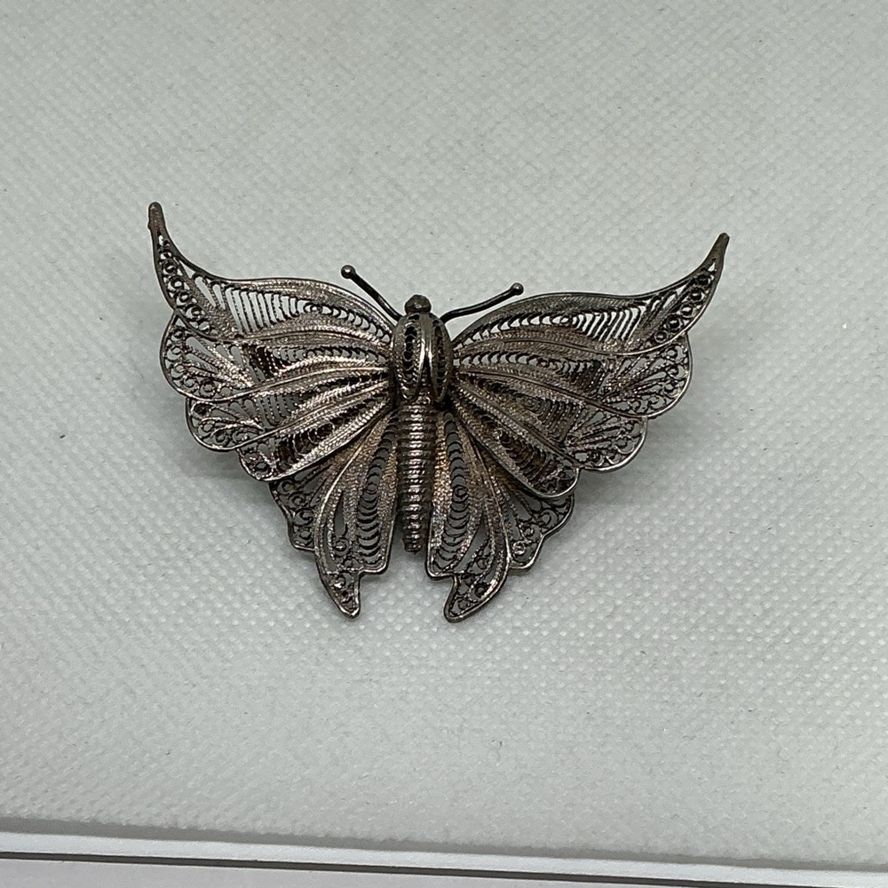 Vintage Large Filigree Butterfly Brooch Silver Tone Openwork Statement Pin - Picture 5 of 8